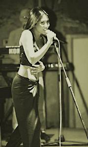 Anggun chante